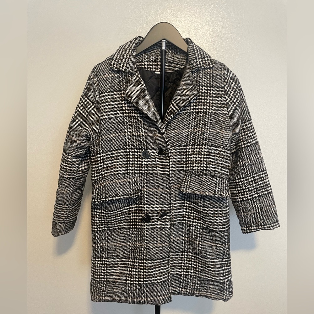 Girls Black and White Plaid Coat size 10-12 (160)